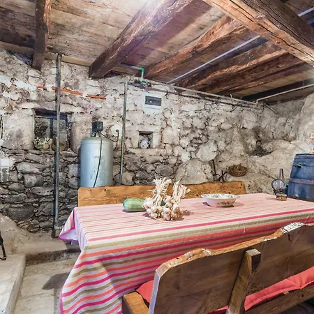 2 Bedroom Gorgeous Home In Moscenicka Draga Holiday home *