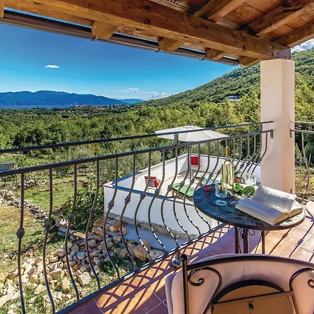 2 Bedroom Gorgeous Home In Moscenicka Draga Holiday home *