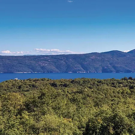 2 Bedroom Gorgeous Home In Moscenicka Draga *